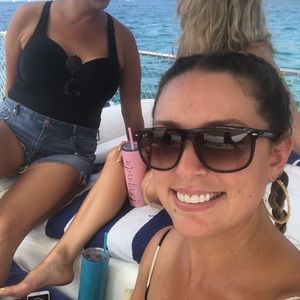 Meet your Posher, Caitlin